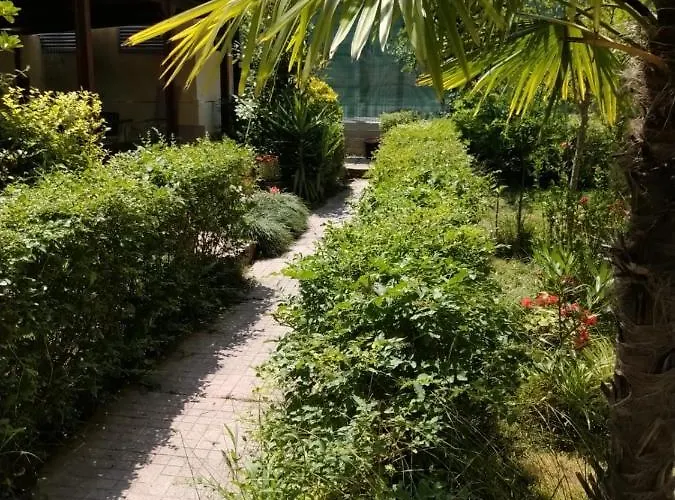 With Enchanting Garden Daire *