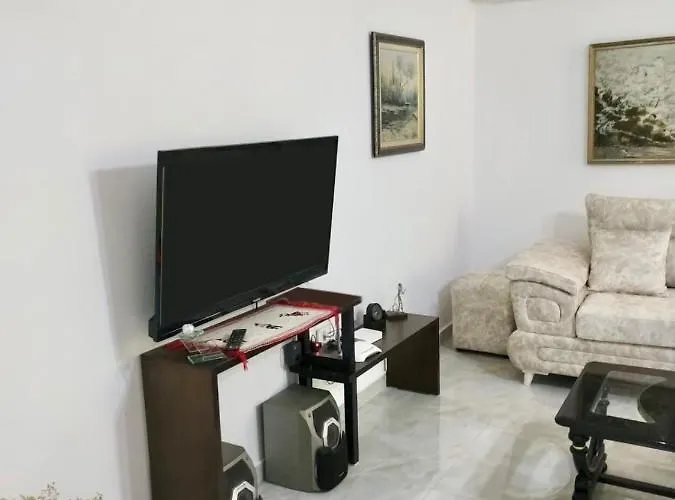 With Enchanting Garden Apartament *